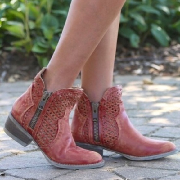 circle g cutout short boots